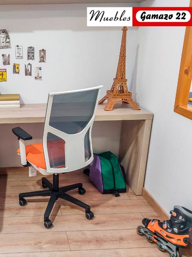 Mesas y sillas de estudio